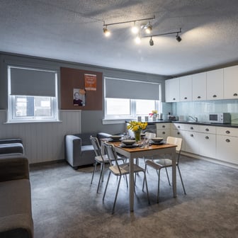5 Bed Townhouse Standard - Image 4